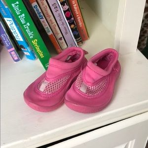 Girls 💦 water 💦 shoe